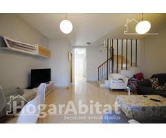 PRECIOSO ADOSADO SEMINUEVO CON GARAJE, PISCINA Y DOS AMPLIAS TERRAZAS