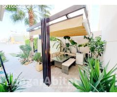 VILLA SEMINUEVA CON PISCINA, SOLARIUM Y TERRAZA