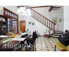 ¡OPORTUNIDAD DE INVERSIÓN! GRAN CASA CON DOS TERRAZAS EN LA AV DE ALICANTE