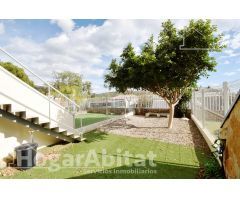 PRECIOSO DÚPLEX EN RESIDENCIAL CON GARAJE Y TERRAZA, CERCA DEL MAR