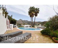 PRECIOSO CHALET CON PISCINA, TERRAZA , BARBACOA Y PARKING CON VISTAS DESPEJADAS