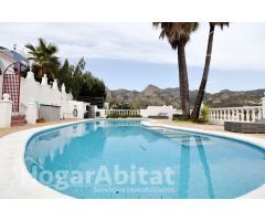 PRECIOSO CHALET CON PISCINA, TERRAZA , BARBACOA Y PARKING CON VISTAS DESPEJADAS