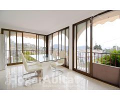 PRECIOSO CHALET CON PISCINA, TERRAZA , BARBACOA Y PARKING CON VISTAS DESPEJADAS