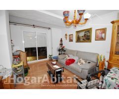 EXTERIOR EN RESIDENCIAL CON PISCINA Y TERRAZA, EN EL CENTRO