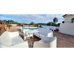 GRAN CHALET CON PISCINA, GARAJE Y PISTA DE PADEL PRIVADA