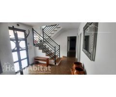 GRAN CHALET CON PISCINA, GARAJE Y PISTA DE PADEL PRIVADA