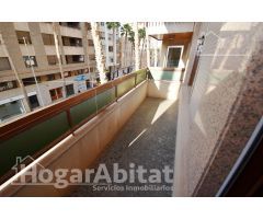 AMPLIO Y EXTERIOR CON GRAN TERRAZA Y BALCÓN, EN EL CENTRO