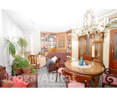 CASA SEMIREFORMADA CON GARAJE Y DOS TERRAZAS, EN EL CENTRO