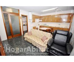 AMPLIO Y EXTERIOR CON GRAN TERRAZA Y BALCÓN, EN EL CENTRO