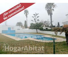 ¡PRIMERA LÍNEA DE PLAYA! ADOSADO EN RESIDENCIAL CON PISCINA Y TRES TERRAZAS