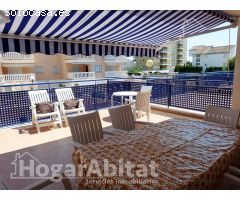 ¡Al lado mismo de la playa! Seminuevo con piscina, terraza y garaje