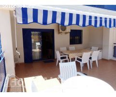 ¡Al lado mismo de la playa! Seminuevo con piscina, terraza y garaje