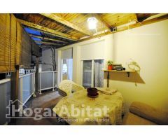 AMPLIA CASA ADOSADA CON TERRAZA Y BALCÓN CERCA DEL AYUNTAMIENTO