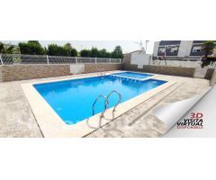 ADOSADO SEMINUEVO CON PISCINA, TERRAZA Y BARBACOA