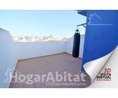 ADOSADO SEMINUEVO CON PISCINA, TERRAZA Y BARBACOA
