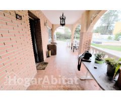 ¡ESPECTACULAR CHALET! CON GARAJE Y PISCINA PRIVADA