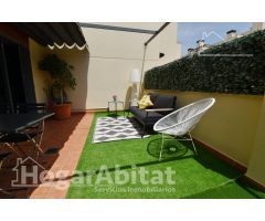 ADOSADO SEMINUEVO CON TERRAZA, GARAJE Y PISCINA