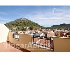 ¡VISTAS PANORAMICAS A LA MONTAÑA! GRAN ADOSADO SEMINUEVO CON GARAJE Y TERRAZA