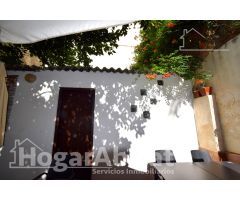 ¡EXCELENTE UBICACIÓN! CASA PARA REFORMAR CON TERRAZA Y BARBACOA