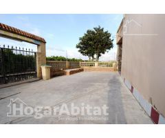 ¡GRAN OPORTUNIDAD! CHALET RÚSTICO CON PISCINA, GARAJE, BARBACOA Y TERRAZA