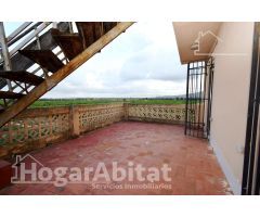 ¡GRAN OPORTUNIDAD! CHALET RÚSTICO CON PISCINA, GARAJE, BARBACOA Y TERRAZA