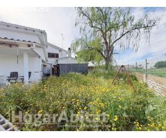 ¡CERCA DE LA PLAYA! GRAN CHALET CON TERRAZA, JARDÍN Y GARAJE