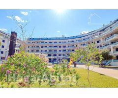 ¡RESIDENCIAL DE LUJO! ACOGEDOR Y LUMINOSO CON TERRAZA, FRENTE AL MAR!