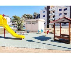 ¡RESIDENCIAL DE LUJO! ACOGEDOR Y LUMINOSO CON TERRAZA, FRENTE AL MAR!