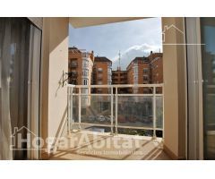 EXTERIOR Y MUY LUMINOSO CON TERRAZA Y GARAJE EN EL CENTRO