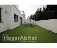 BONITO Y EXTERIOR EN RESIDENCIAL CON GARAJE, PISCINA Y TERRAZA, JUNTO A LA PLAYA
