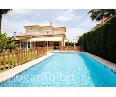 ¡VILLA ESPECTACULAR! AMPLIA CON PISCINA PRIVADA, GARAJE Y GRAN TERRAZA
