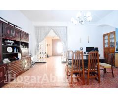 ¡MAGNÍFICA CASA! AMPLIA Y LUMINOSA CON DOS TERRAZAS Y TRASTERO
