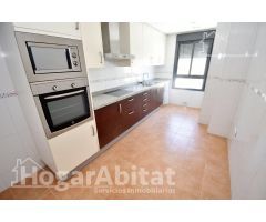 AMPLIO Y ESQUINERO CON LUZ A RAUDAL CON GARAJE Y TRASTERO, ZONA UNIVERSITARIA