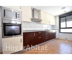 AMPLIO Y ESQUINERO CON LUZ A RAUDAL CON GARAJE Y TRASTERO, ZONA UNIVERSITARIA