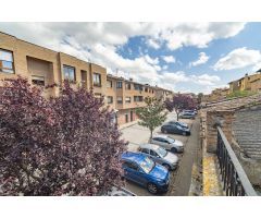 Casa de Pueblo en Venta en Puente la Reina/Gares, Navarra