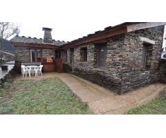 BONITA CASA EN LA RUTA DE LA ARQUITECTURA NEGRA