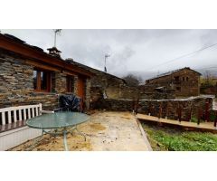 BONITA CASA EN LA RUTA DE LA ARQUITECTURA NEGRA