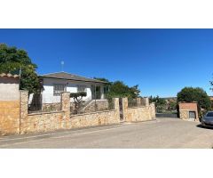 VENTA CHALET CON PISCINA EN MONDEJAR