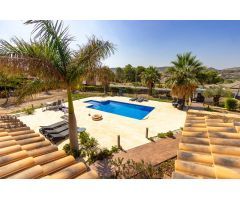 ¡¡NO SE PUEDE EXPLICAR!!!!.  Este chalet ¡hay que visitarlo!. IMPRESIONANTE!!!!!