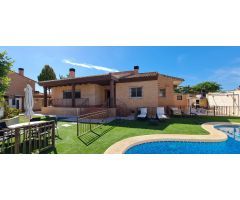 ¿BUSCAS ALGO REALMENTE IMPECABLE E INDEPENDIENTE?  Echa un vistazo a este chalet en La Almajada !!