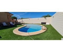 ¿BUSCAS ALGO REALMENTE IMPECABLE E INDEPENDIENTE?  Echa un vistazo a este chalet en La Almajada !!