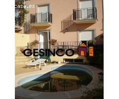 ADOSADO CON PISCINA