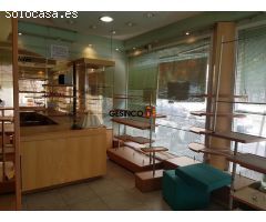 CHAFLÁN CON GRANDES ESCAPARATES EN VENTA O ALQUILER
