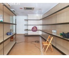 LOCAL COMERCIAL CON GRANDES ESCAPARATES EN ALQUILER