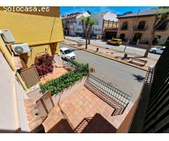 CASA ADOSADA BIEN SITUADA EN LA AVENIDA DE GENOVÉS