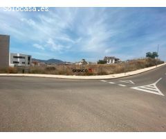 SOLAR RESIDENCIAL RECAYENTE A CUATRO CALLES