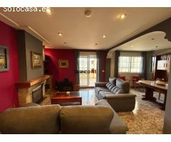 EXCELENTE VIVIENDA CON GARAJE, PATIO Y TERRAZAS