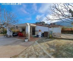 CHALET SOBRE PARCELA RÚSTICA CON PISCINA EN ALBOY