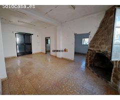 CHALET SOBRE PARCELA URBANA CON MUCHAS POSIBILIDADES