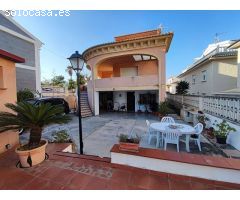 Oportunidad única: Chalet independiente en la playa de Oliva con piscina